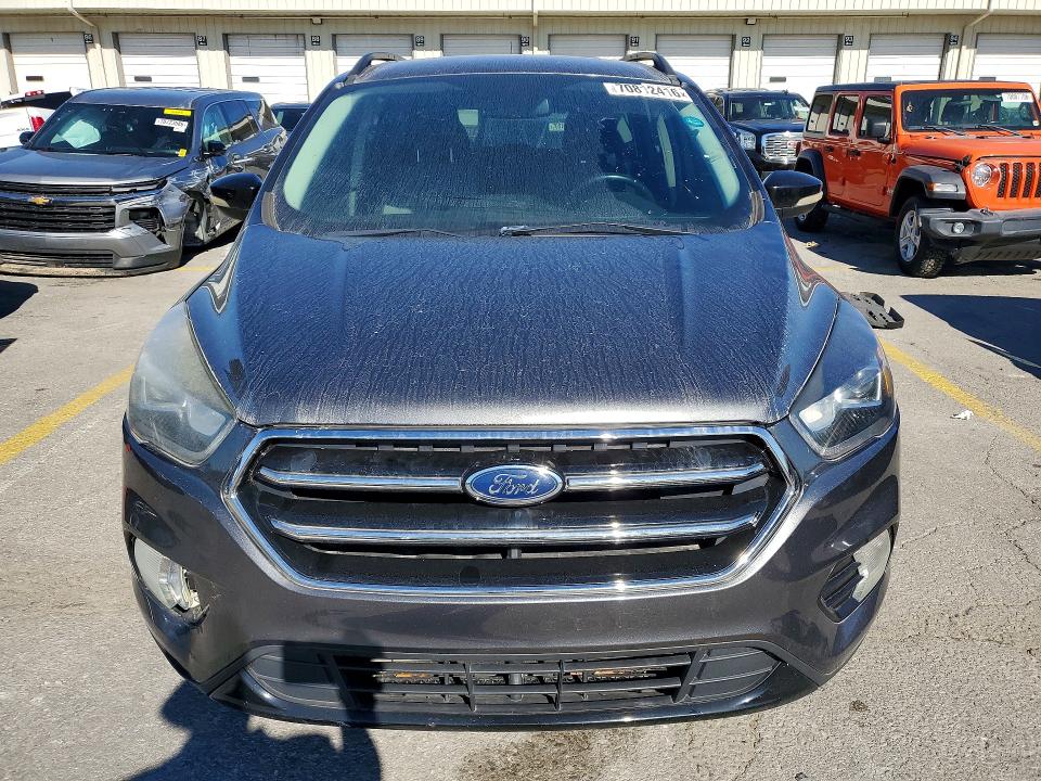 70812416 :رقم المزاد ، 1FMCU0JD3HUE32570 vin ، 2017 Ford Escape مزاد بيع