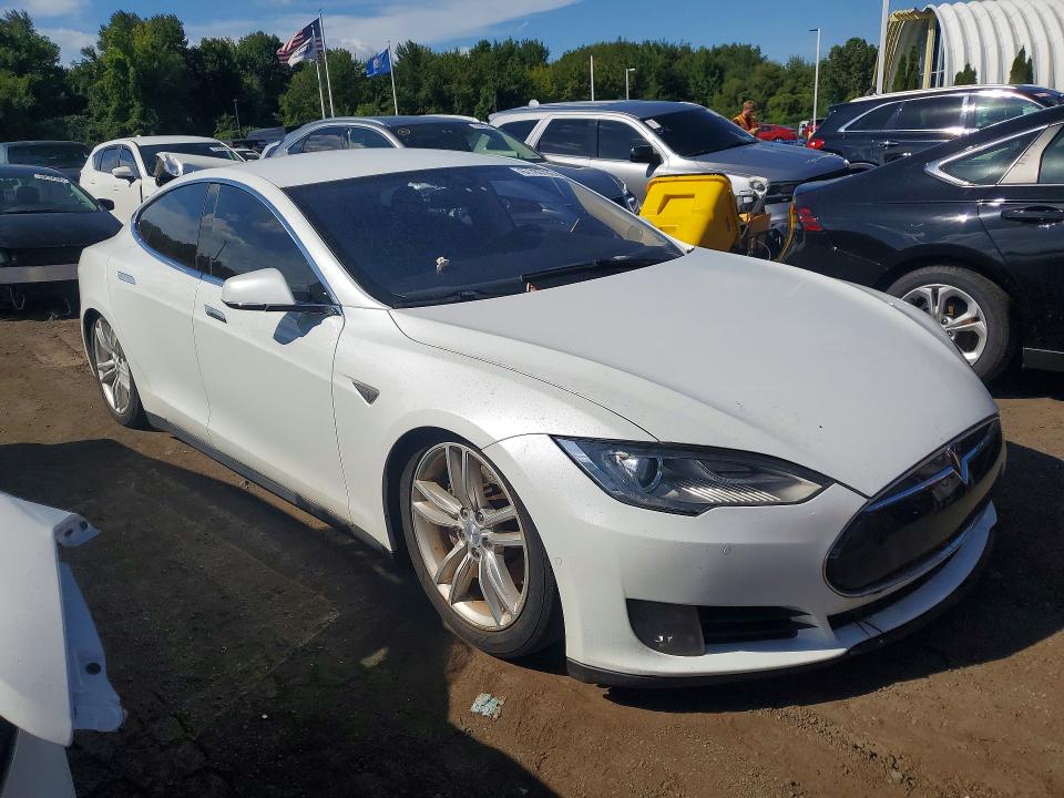 2015 Tesla Model S მანქანა იყიდება აუქციონზე, vin: 5YJSA1S27FF088047, აუქციონის ნომერი: 67783786