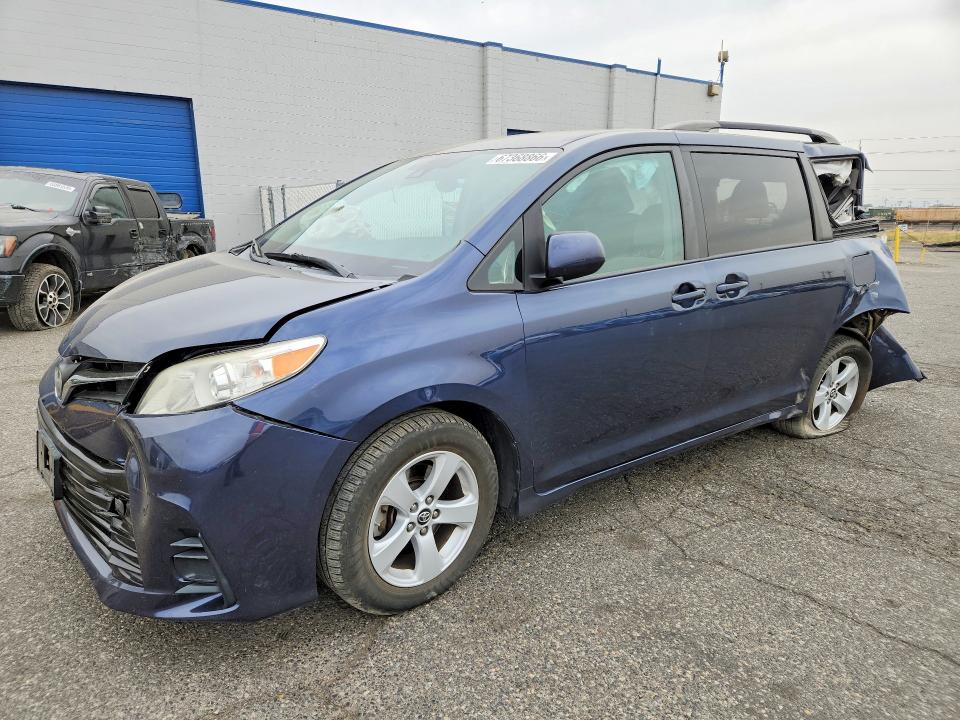 2018 Toyota Sienna მანქანა იყიდება აუქციონზე, vin: 5TDKZ3DC1JS923607, აუქციონის ნომერი: 67368866