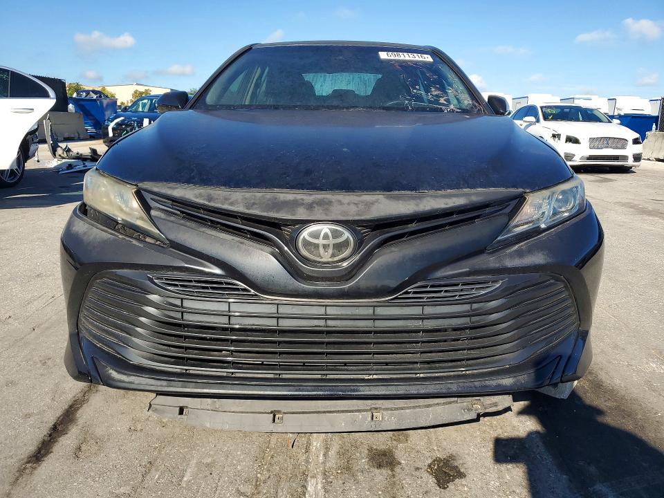 Продаж на аукціоні авто 2018 Toyota Camry, vin: 4T1B11HK0JU068080, номер лоту: 69811316