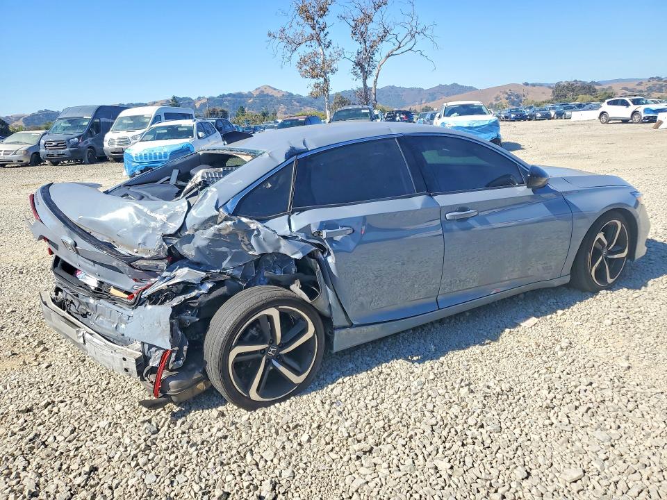 68649406 :رقم المزاد ، 1HGCV1F40NA105770 vin ، 2022 Honda Accord مزاد بيع