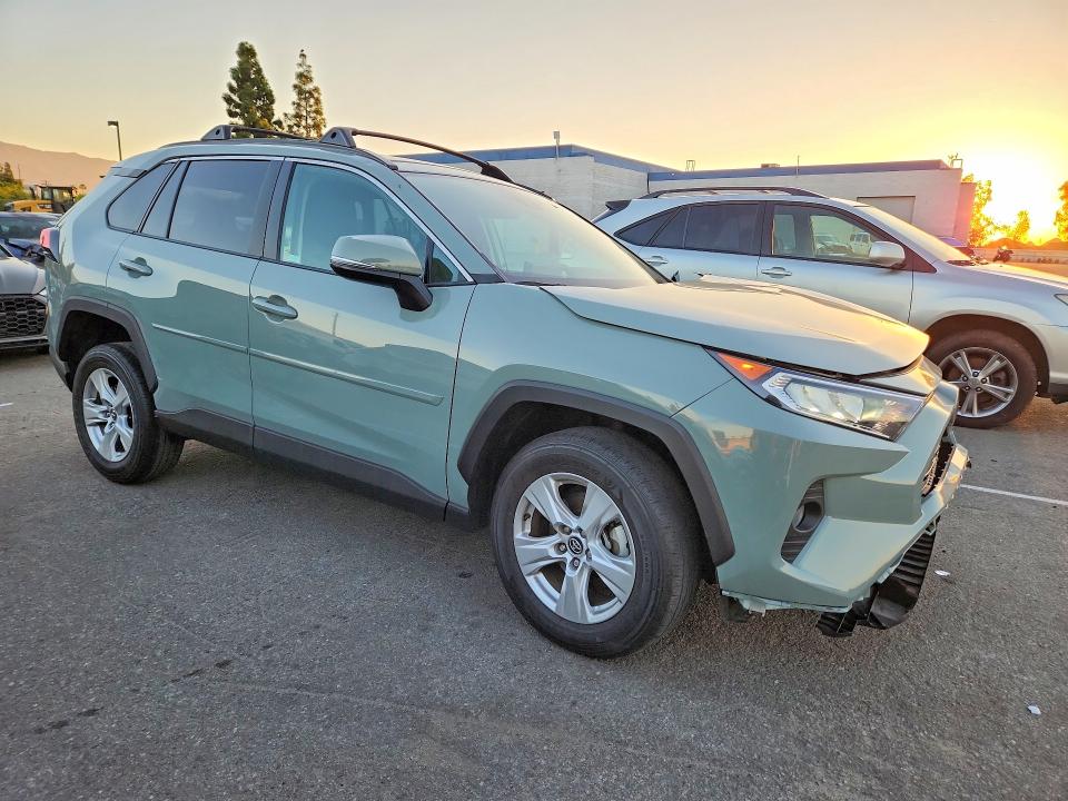 68595746 :رقم المزاد ، 2T3W1RFV6MC090563 vin ، 2021 Toyota Rav4 مزاد بيع