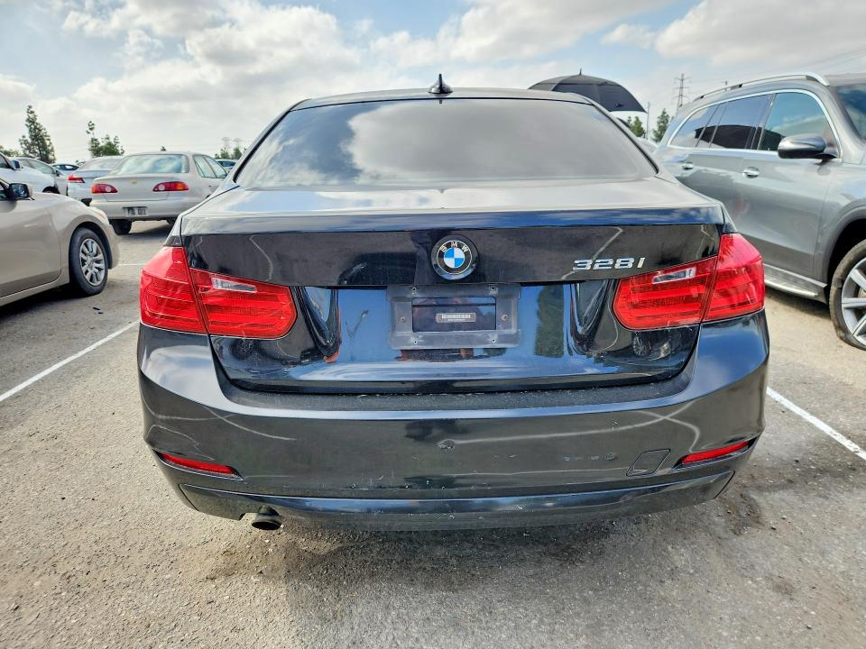 68921636 :رقم المزاد ، WBA3C1C59DF436167 vin ، 2013 Bmw 328 مزاد بيع