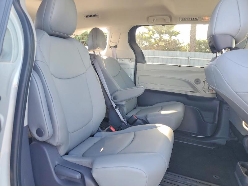 69501086 :رقم المزاد ، 5TDJRKEC5MS041171 vin ، 2021 Toyota Sienna مزاد بيع