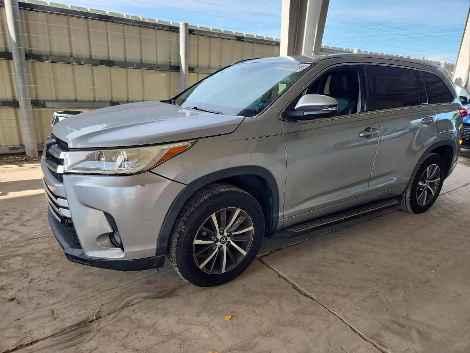 67538416 :رقم المزاد ، 5TDKZRFH8HS516910 vin ، 2017 Toyota Highlander مزاد بيع