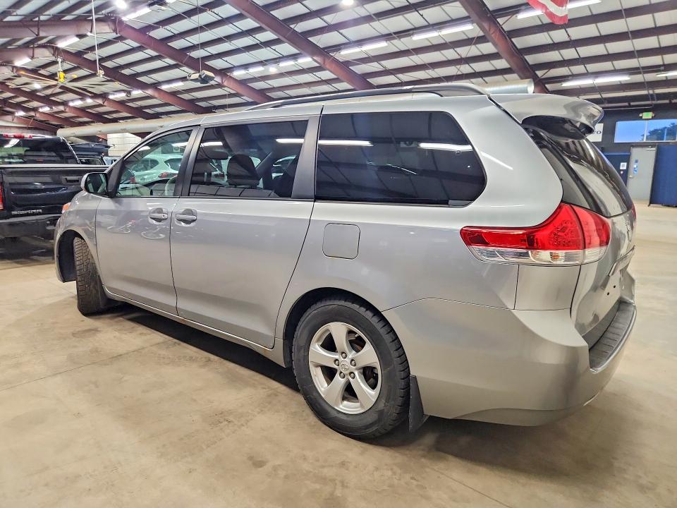 70153196 :رقم المزاد ، 5TDKK3DC8BS086179 vin ، 2011 Toyota Sienna مزاد بيع