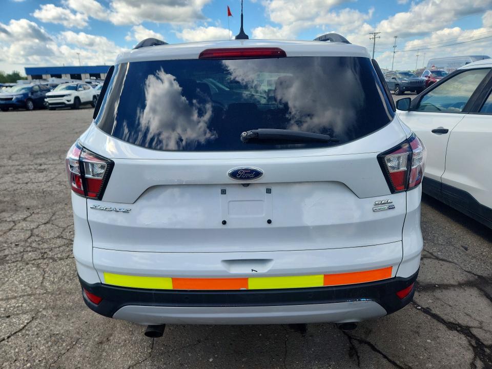 91031945 :رقم المزاد ، 1FMCU9HD0JUD23662 vin ، 2018 Ford Escape مزاد بيع