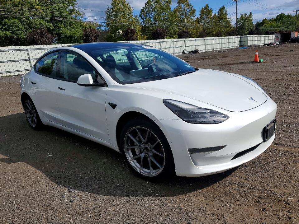 69967276 :رقم المزاد ، 5YJ3E1EA9NF372211 vin ، 2022 Tesla Model 3 مزاد بيع