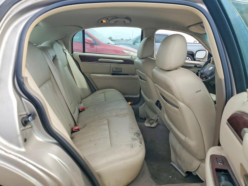 66925306 :رقم المزاد ، 1LNHM82WX3Y622131 vin ، 2003 Lincoln Town Car مزاد بيع