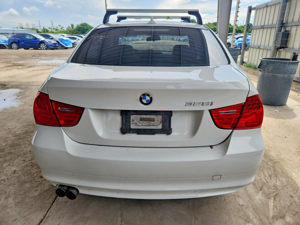 67333006 :رقم المزاد ، WBAPH7G5XBNM56155 vin ، 2011 Bmw 328 مزاد بيع