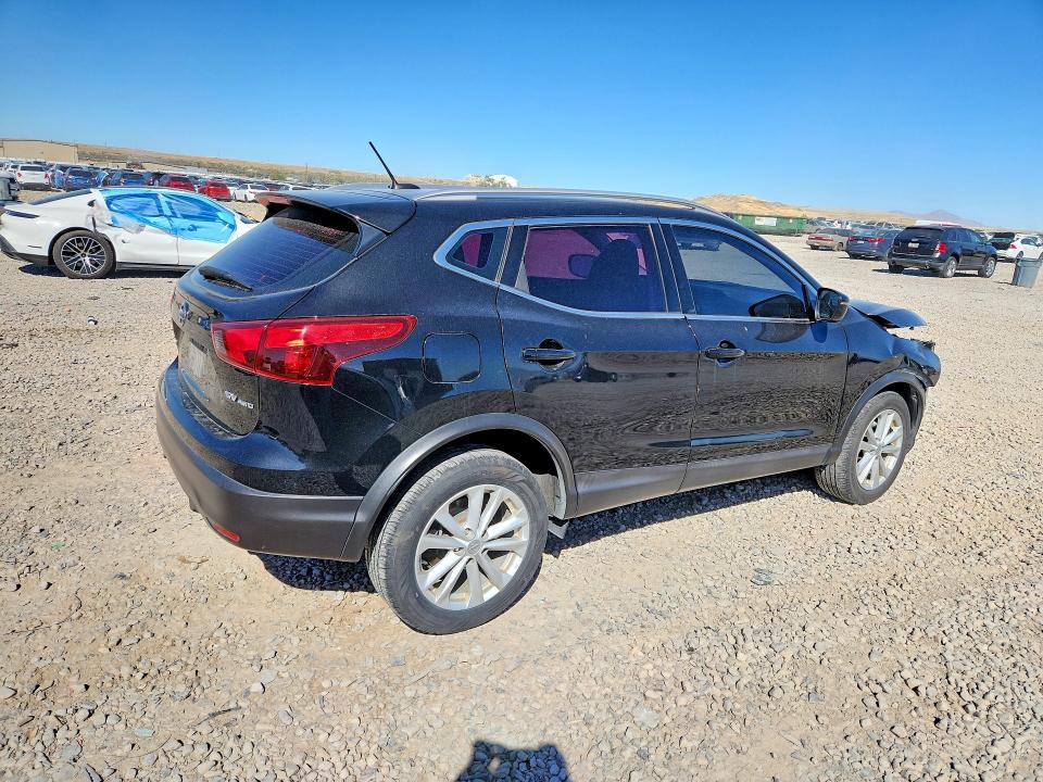 67651356 :رقم المزاد ، JN1BJ1CRXJW283563 vin ، 2018 Nissan Rogue Sport مزاد بيع