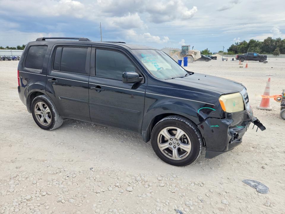 67360226 :رقم المزاد ، 5FNYF4H52FB025761 vin ، 2015 Honda Pilot مزاد بيع