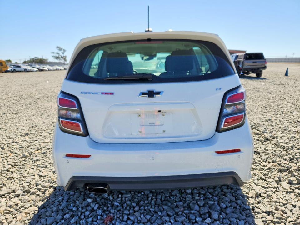 70647856 :رقم المزاد ، 1G1JD6SBXJ4129747 vin ، 2018 Chevrolet Sonic مزاد بيع