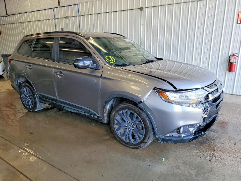 67117386 :رقم المزاد ، JA4AZ3A33JZ021081 vin ، 2018 Mitsubishi Outlander مزاد بيع