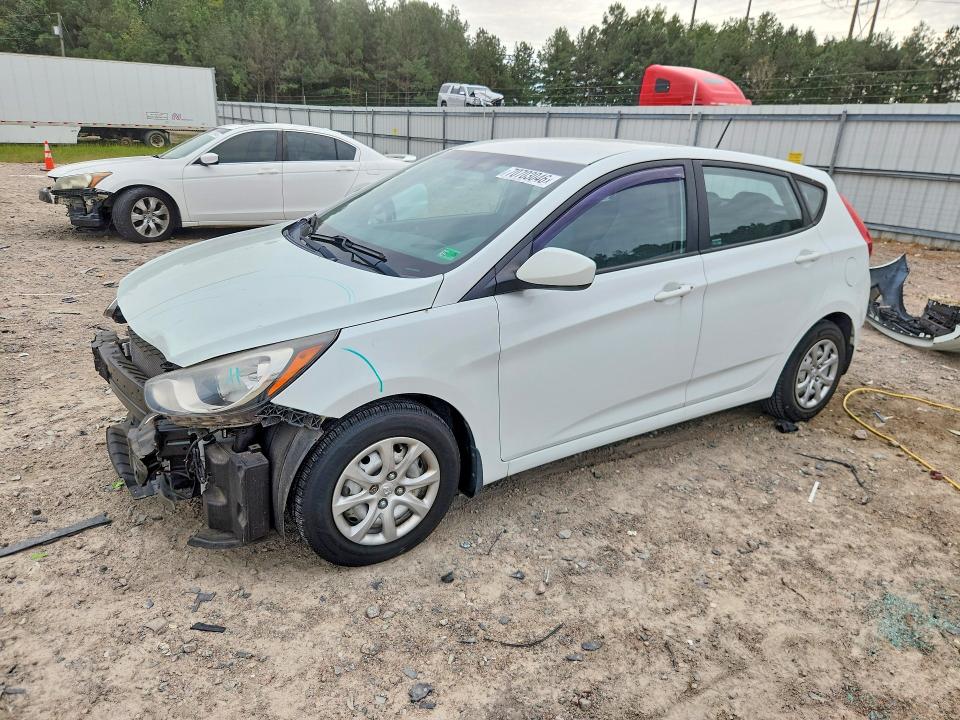 2013 Hyundai Accent მანქანა იყიდება აუქციონზე, vin: KMHCT5AEXDU121169, აუქციონის ნომერი: 70703046