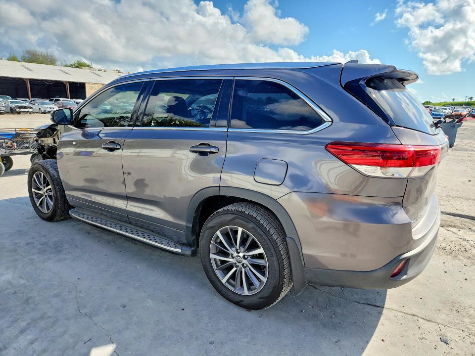 69635796 :رقم المزاد ، 5TDKZRFH2HS518801 vin ، 2017 Toyota Highlander مزاد بيع