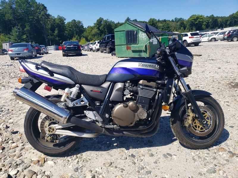 67453026 :رقم المزاد ، JKAZR9A171A009244 vin ، 2001 Kawasaki Zr1200 مزاد بيع