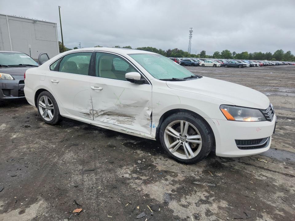70120576 :رقم المزاد ، 1VWBN7A34EC055629 vin ، 2014 Volkswagen Passat مزاد بيع