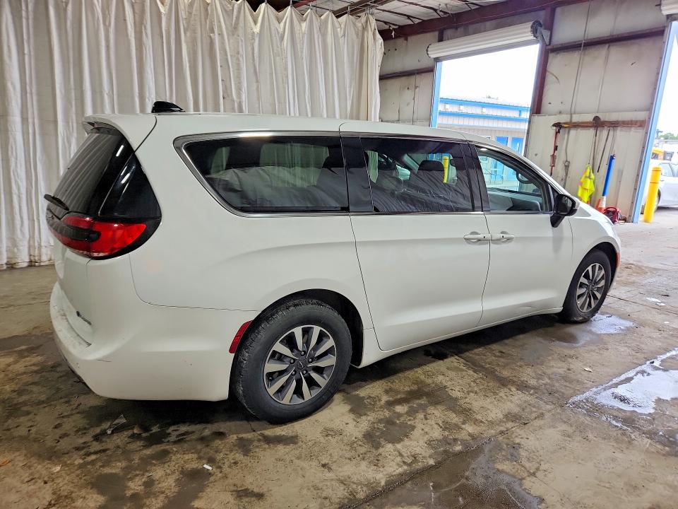 Auction sale of the 2023 Chrysler Pacifica, vin: 2C4RC1L74PR599112, lot number: 67497426