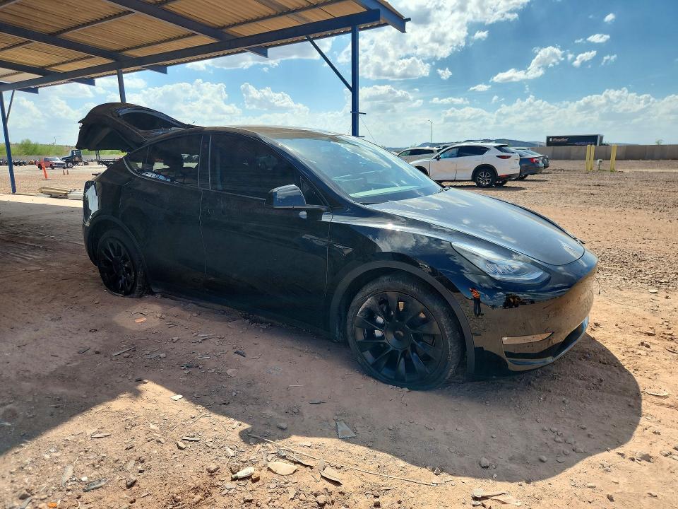 67827006 :رقم المزاد ، 7SAYGAEEXNF391887 vin ، 2022 Tesla Model Y مزاد بيع