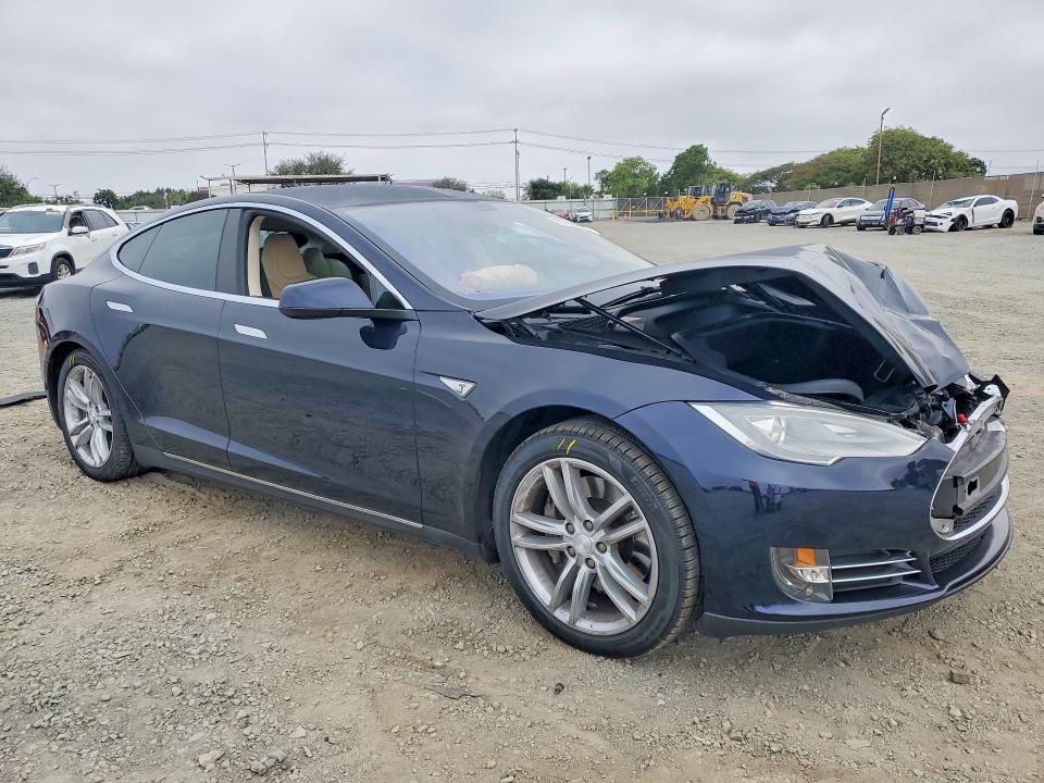 70184826 :رقم المزاد ، 5YJSA1CN1CFP01302 vin ، 2012 Tesla Model S مزاد بيع