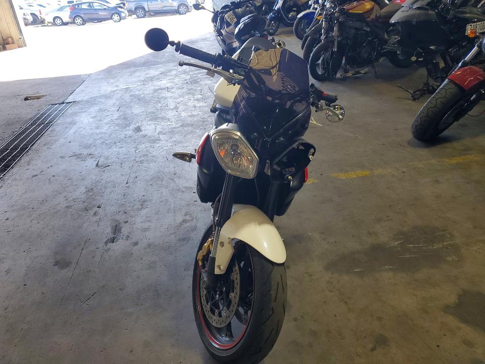 68262716 :رقم المزاد ، SMTL03NE7HT771621 vin ، 2017 Triumph Motorcycle Street Triple مزاد بيع