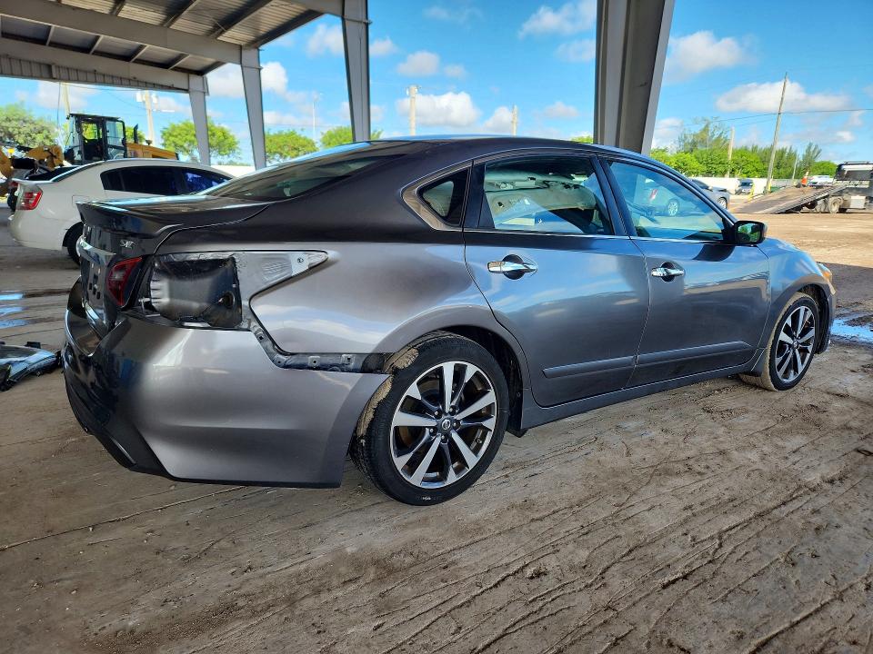 Продаж на аукціоні авто 2017 Nissan Altima, vin: 1N4AL3AP2HN353658, номер лоту: 70353536