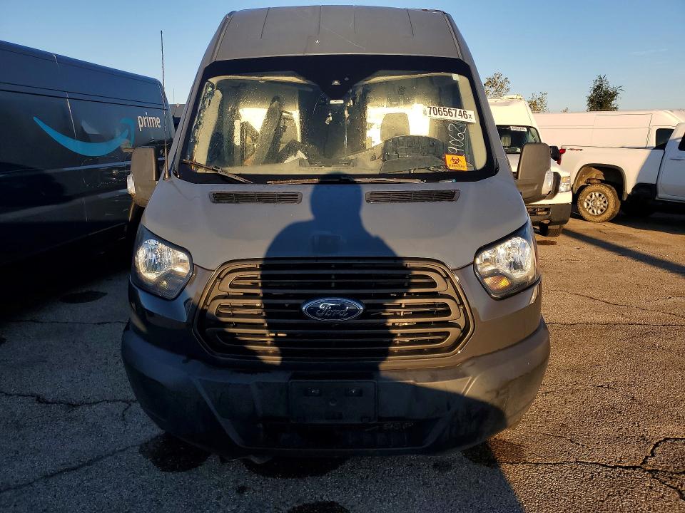 70656746 :رقم المزاد ، 1FTYR3XM5KKB29068 vin ، 2019 Ford Transit مزاد بيع