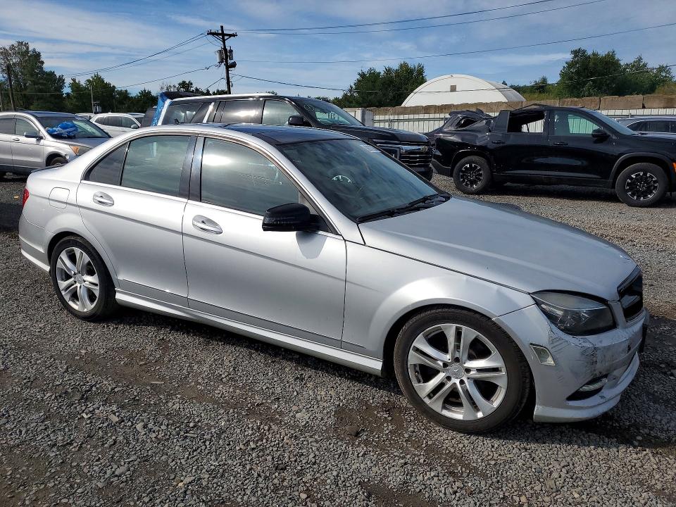 69070256 :رقم المزاد ، WDDGF8BBXBR163379 vin ، 2011 Mercedes-benz C مزاد بيع