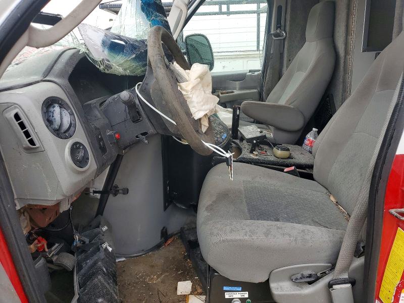 64789776 :رقم المزاد ، 1FDXE4FS6FDA29113 vin ، 2015 Ford Cutaway E4 مزاد بيع