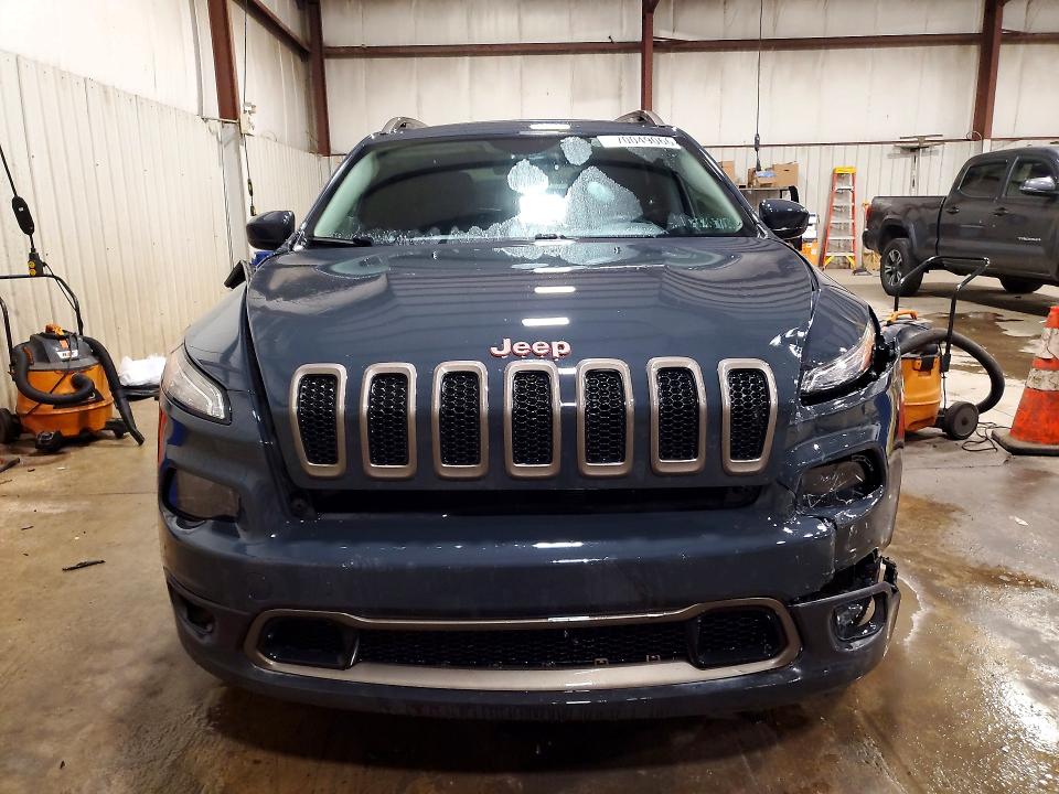 70049066 :رقم المزاد ، 1C4PJMCS2HW503540 vin ، 2017 Jeep Cherokee مزاد بيع