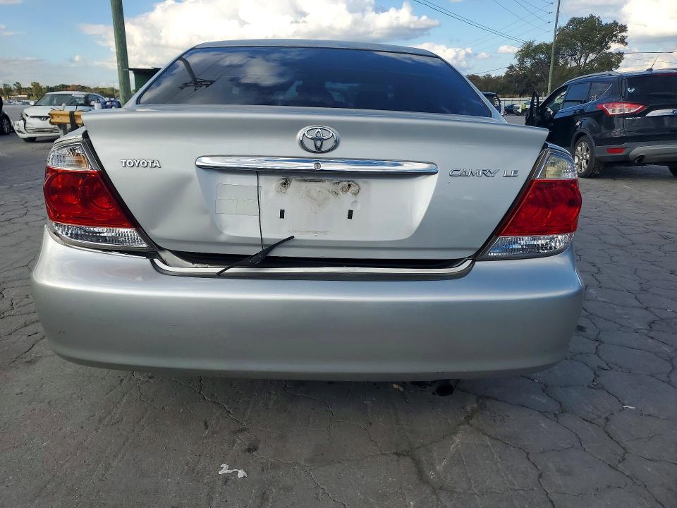 2005 Toyota Camry მანქანა იყიდება აუქციონზე, vin: 4T1BE32K85U076894, აუქციონის ნომერი: 70521336