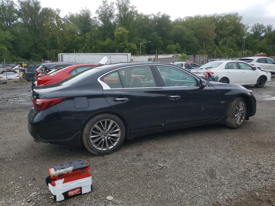 70447366 :رقم المزاد ، JN1EV7AP8JM350985 vin ، 2018 Infiniti Q50 مزاد بيع