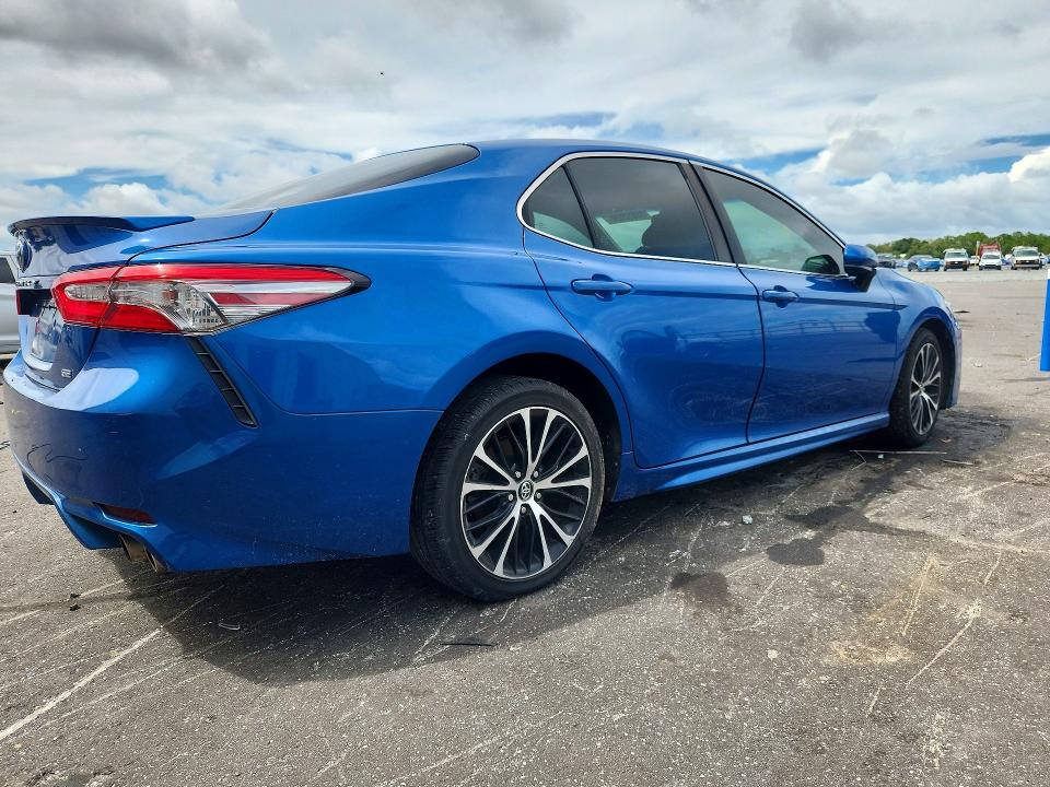 66852696 :رقم المزاد ، 4T1B11HK7JU054421 vin ، 2018 Toyota Camry مزاد بيع
