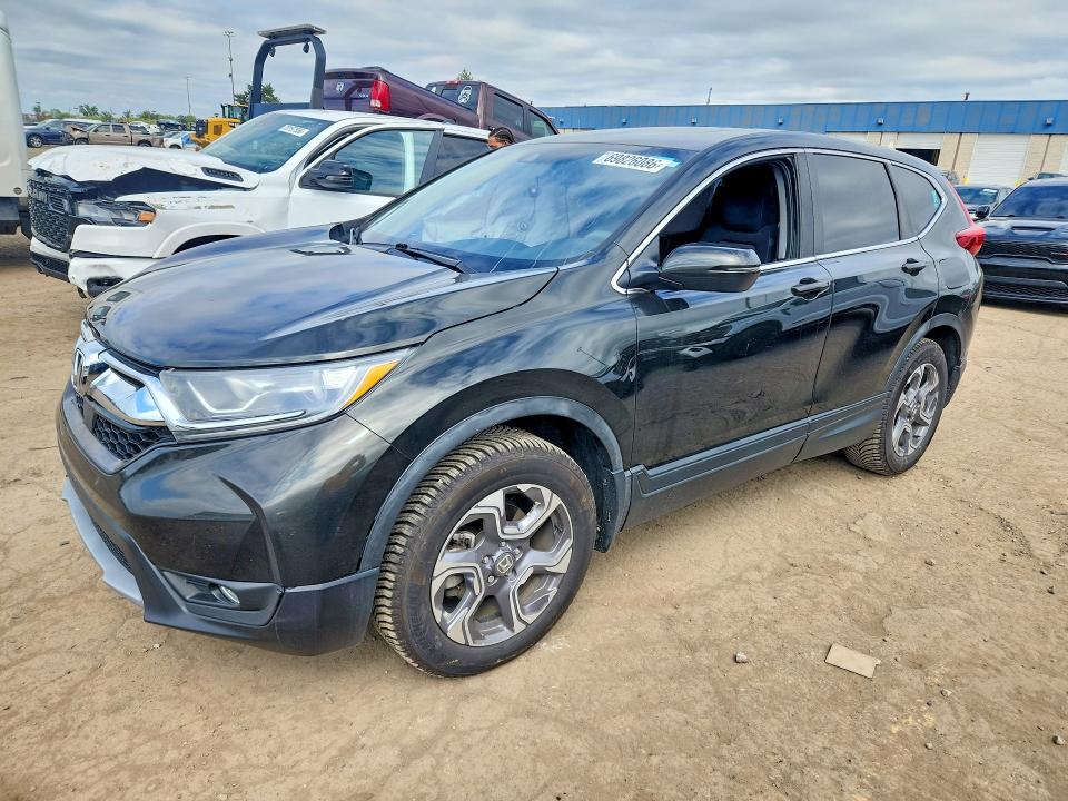 Auction sale of the 2018 Honda Cr-v, vin: 7FARW2H5XJE041177, lot number: 69826086