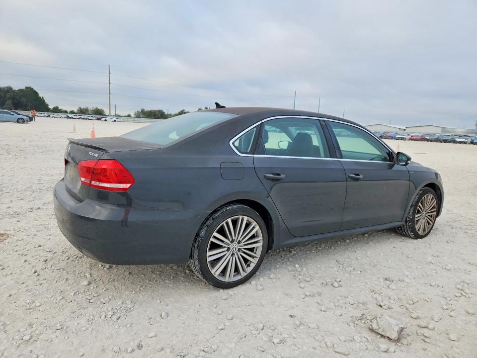 2014 Volkswagen Passat მანქანა იყიდება აუქციონზე, vin: 1VWBS7A32EC077590, აუქციონის ნომერი: 70259186