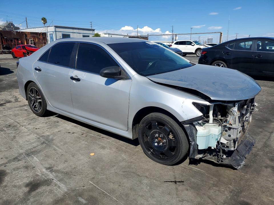 68263106 :رقم المزاد ، 4T1BF1FK9EU427730 vin ، 2014 Toyota Camry مزاد بيع
