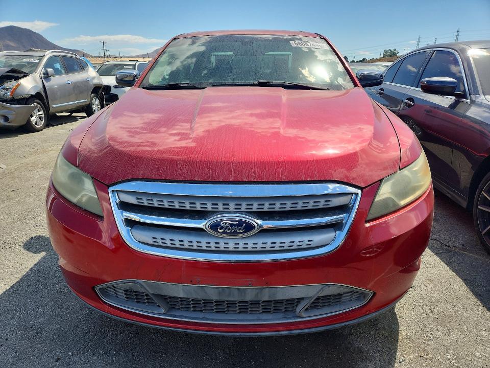68687446 :رقم المزاد ، 1FAHP2FW2BG104639 vin ، 2011 Ford Taurus مزاد بيع