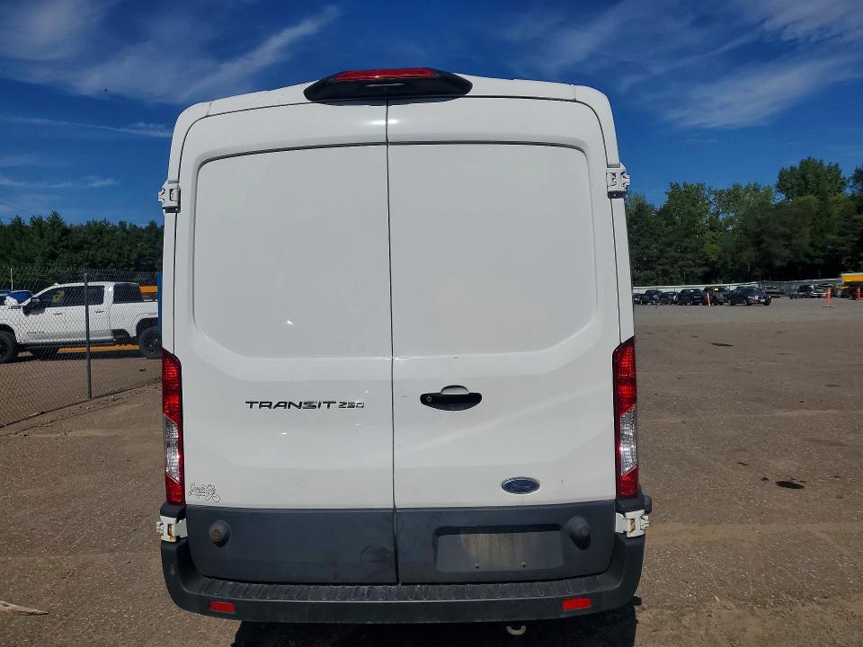 67095786 :رقم المزاد ، 1FTBR1C8XLKB67805 vin ، 2020 Ford Transit مزاد بيع