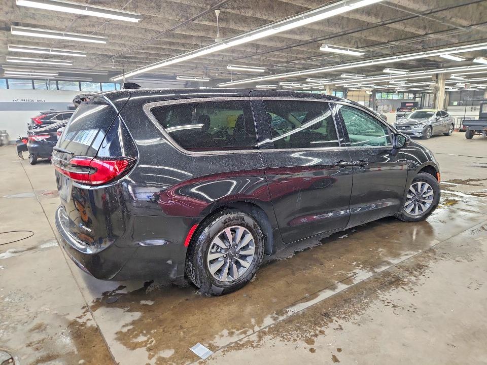 Продаж на аукціоні авто 2023 Chrysler Pacifica, vin: 2C4RC1L78PR631334, номер лоту: 68204366
