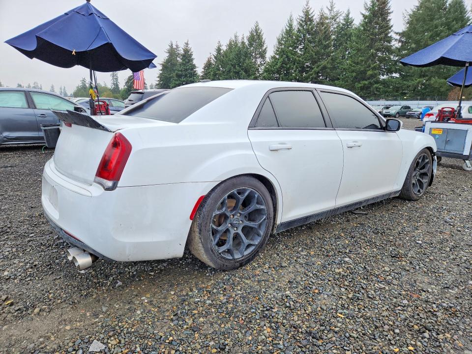 Auction sale of the 2017 Chrysler 300, vin: 2C3CCABG1HH657552        , lot number: 68808066