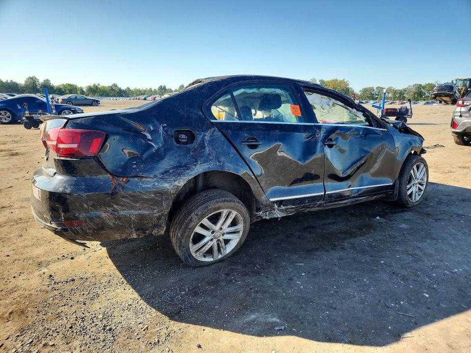 68950446 :رقم المزاد ، 3VWL17AJ9HM239367 vin ، 2017 Volkswagen Jetta مزاد بيع