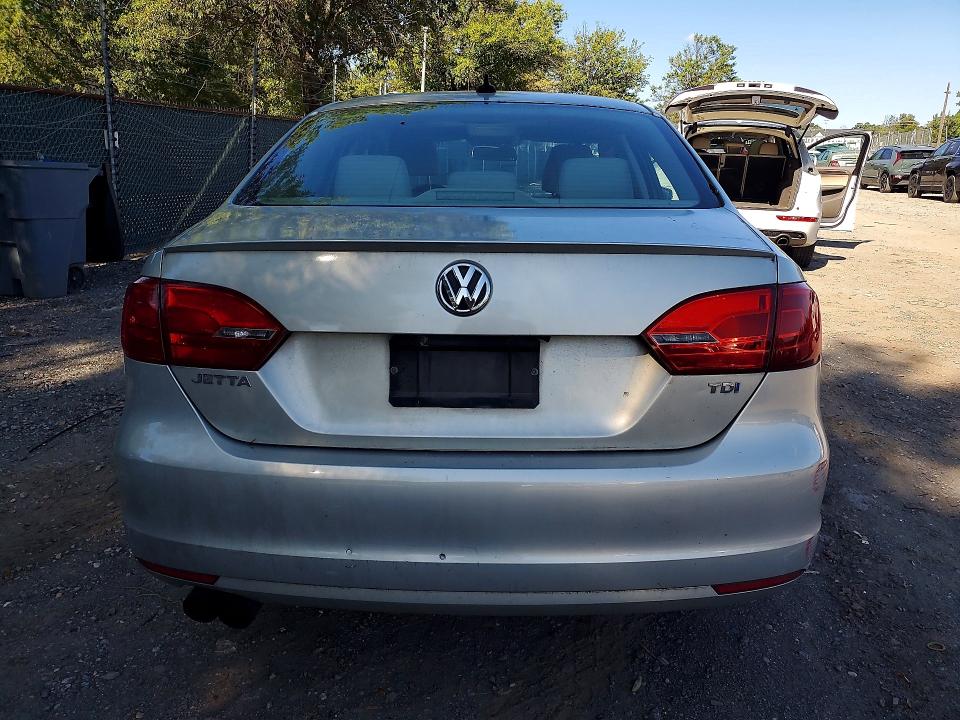 68943416 :رقم المزاد ، 3VWLL7AJXBM126514 vin ، 2011 Volkswagen Jetta مزاد بيع