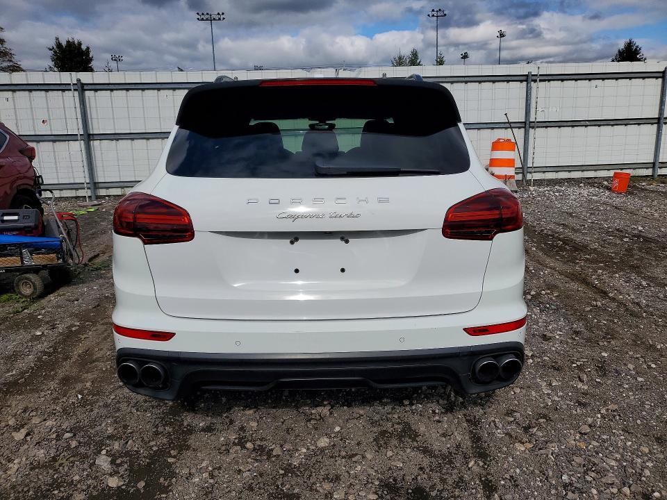 70702006 :رقم المزاد ، WP1AC2A26FLA82720 vin ، 2015 Porsche Cayenne مزاد بيع