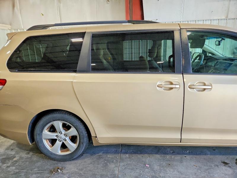69974576 :رقم المزاد ، 5TDKK3DC0BS006616 vin ، 2011 Toyota Sienna مزاد بيع