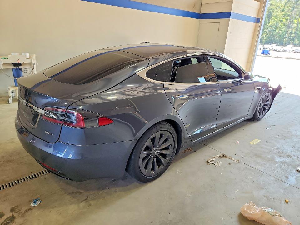 67422726 :رقم المزاد ، 5YJSA1E28JF247288 vin ، 2018 Tesla Model S مزاد بيع