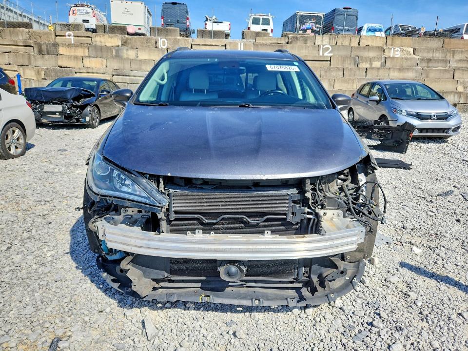 67070826 :رقم المزاد ، 2C4RC1EG9JR288182 vin ، 2018 Chrysler Pacifica مزاد بيع