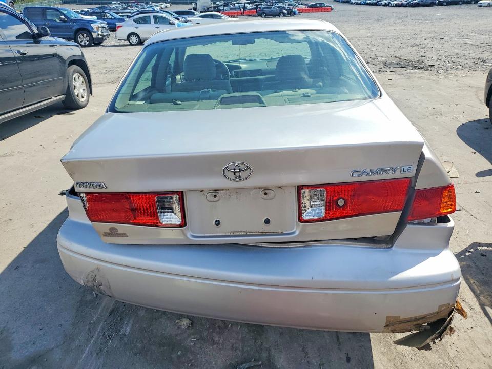 68781616 :رقم المزاد ، 4T1BG22KX1U865997 vin ، 2001 Toyota Camry مزاد بيع