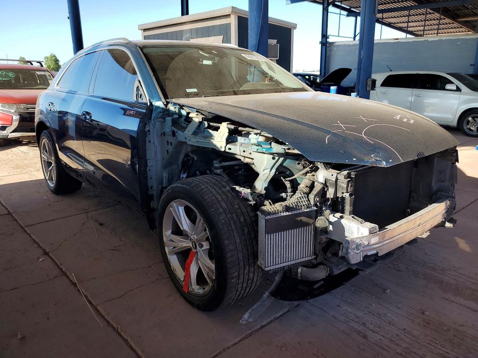 68811806 :رقم المزاد ، WA1CVAF19MD036184 vin ، 2021 Audi Q8 مزاد بيع
