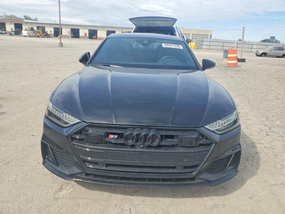 69451336 :رقم المزاد ، WAUSFBF2XMN046615 vin ، 2021 Audi S7 مزاد بيع